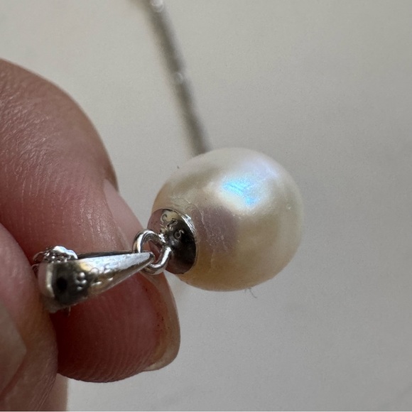 Elegant Sterling Silver 925 Pearl Necklace - Picture 4 of 5